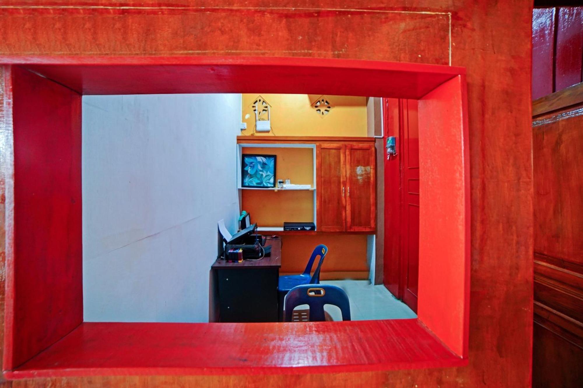 OYO 90387 Sepakat Guest House Medan Bagian luar foto
