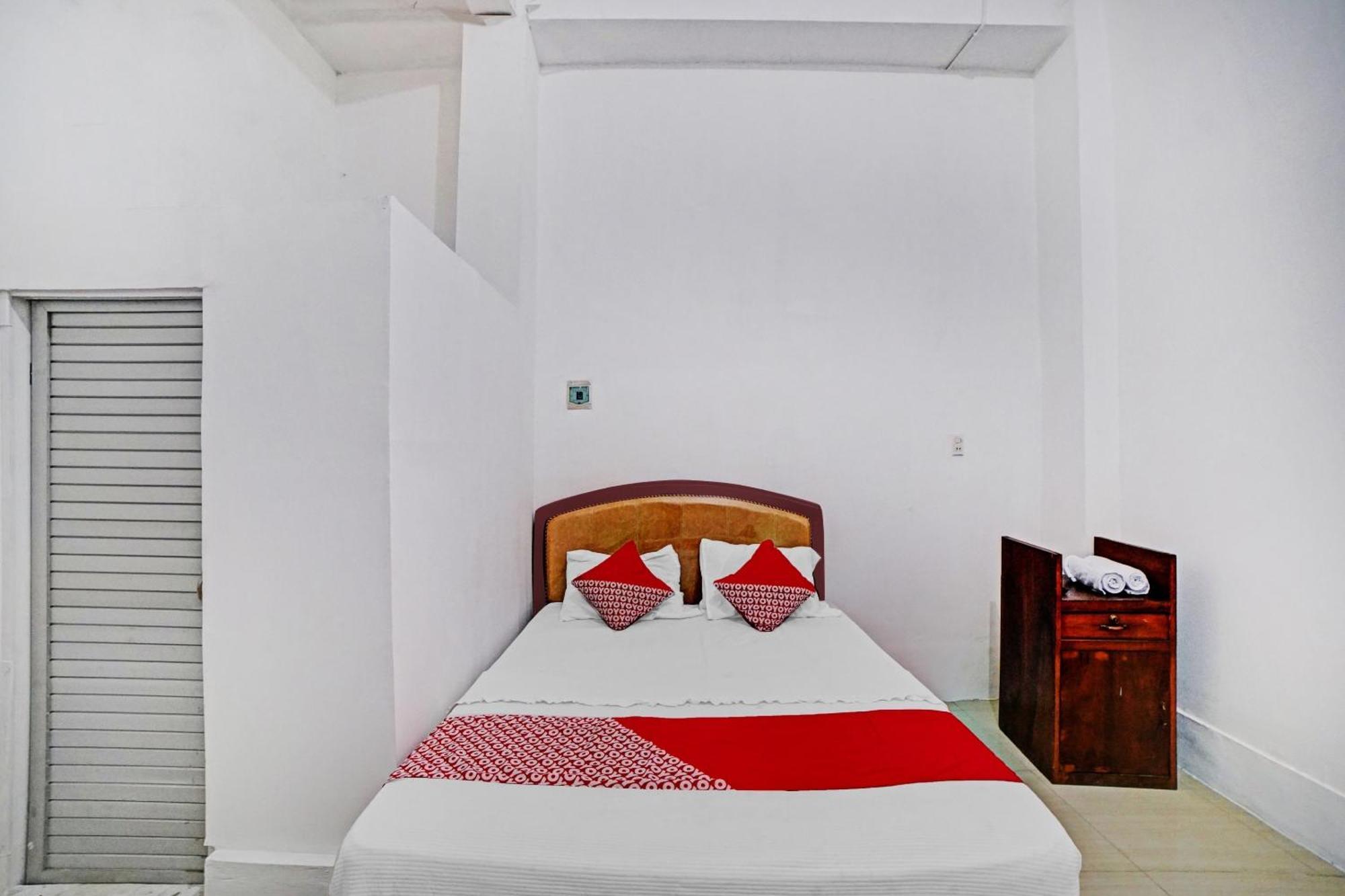 OYO 90387 Sepakat Guest House Medan Bagian luar foto