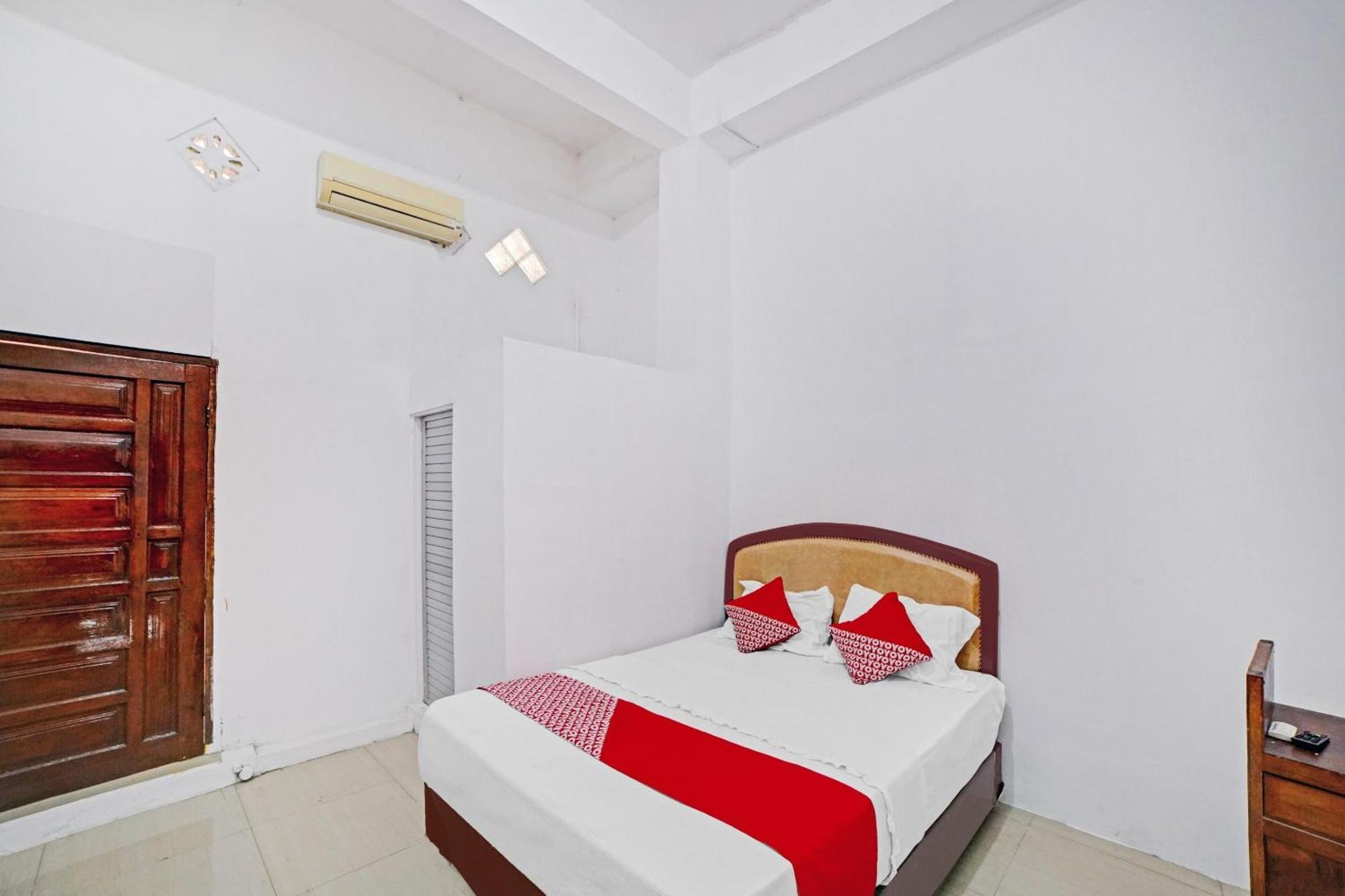 OYO 90387 Sepakat Guest House Medan Bagian luar foto