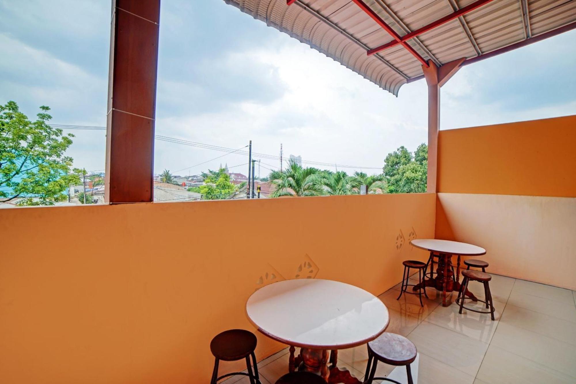 OYO 90387 Sepakat Guest House Medan Bagian luar foto